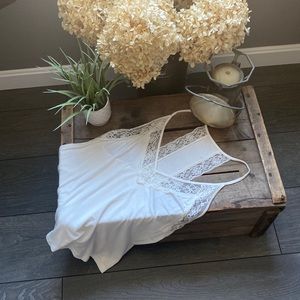 ❤️3/$10 Woman’s American Eagle Soft & Sexy Tank off white color